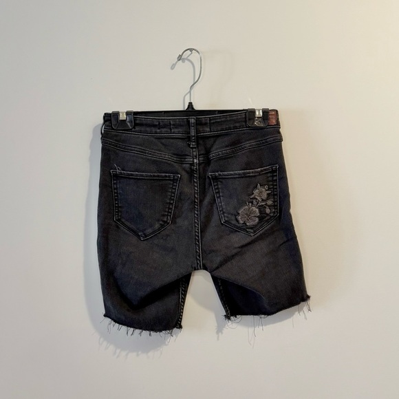 Hollister | women's W25'' dark grey high waisted skinny shorts enbroidery - Picture 3 of 7